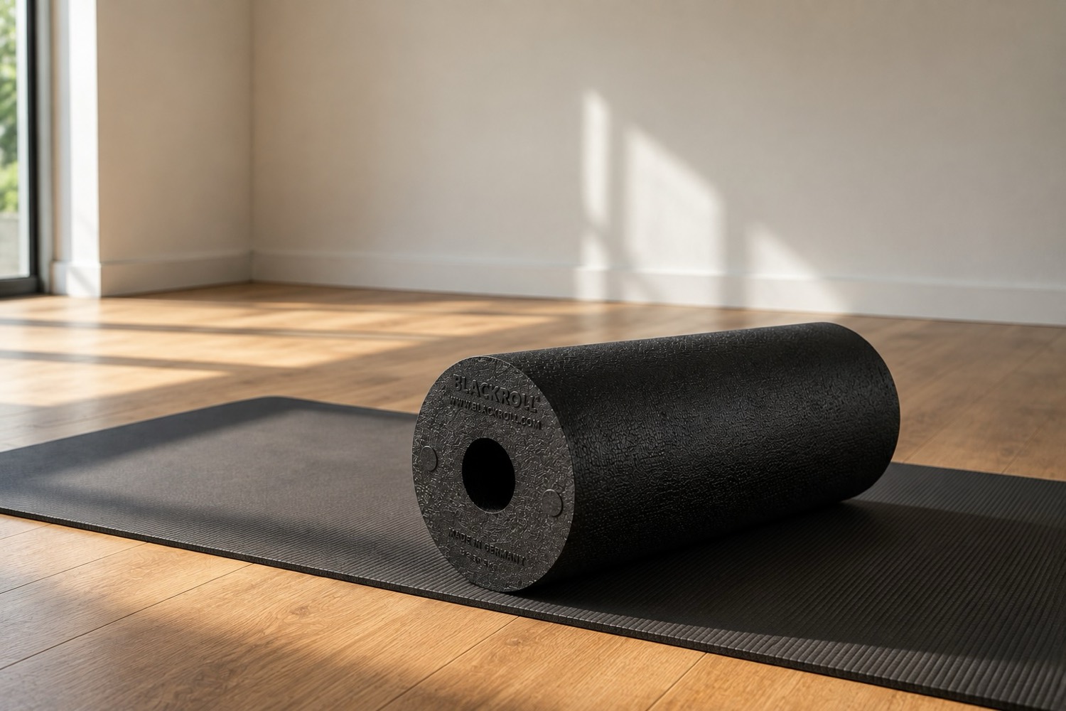Stretch-und-Relax-Einheit mit Trainer im Sportraum